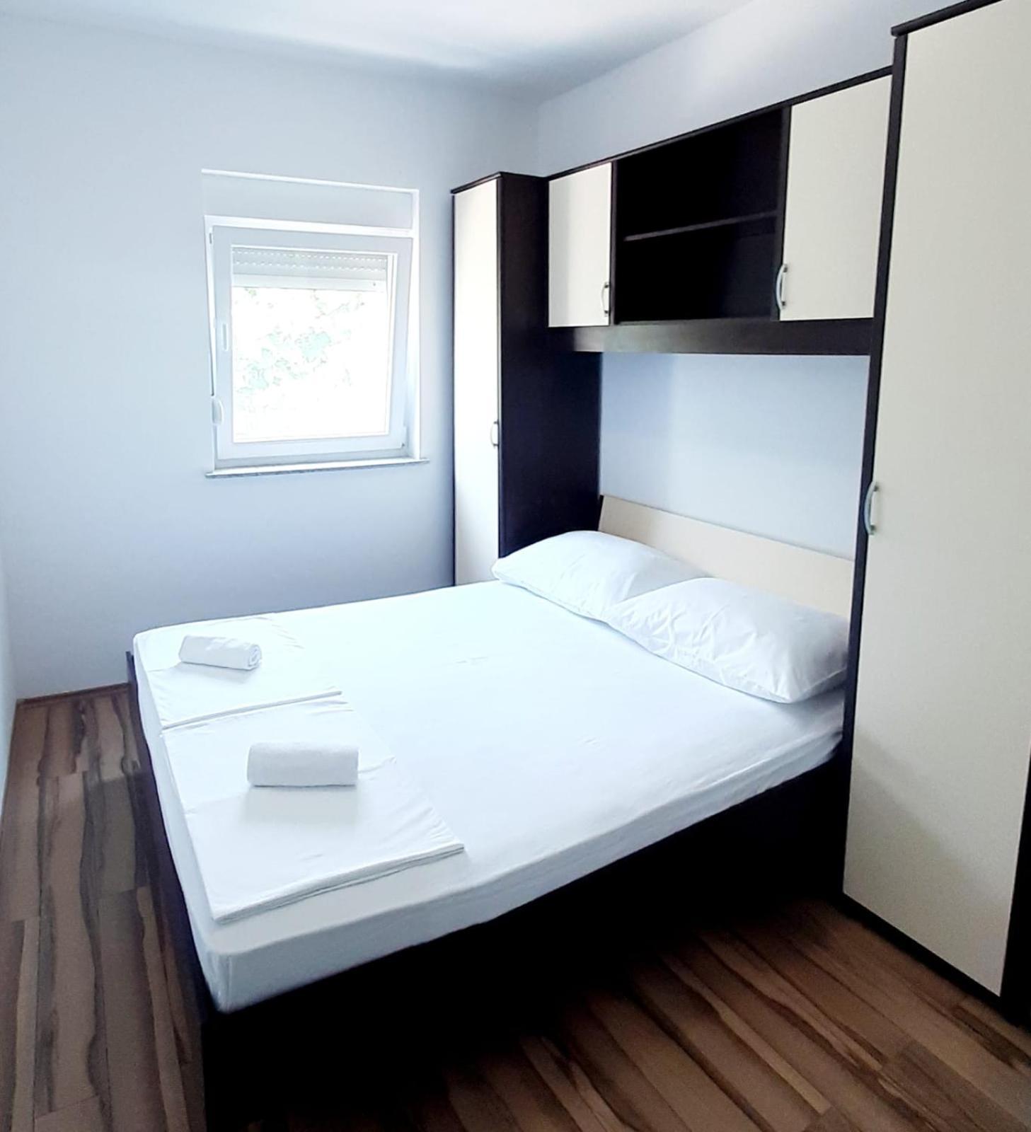Apartments Maretic Mandre Phòng bức ảnh