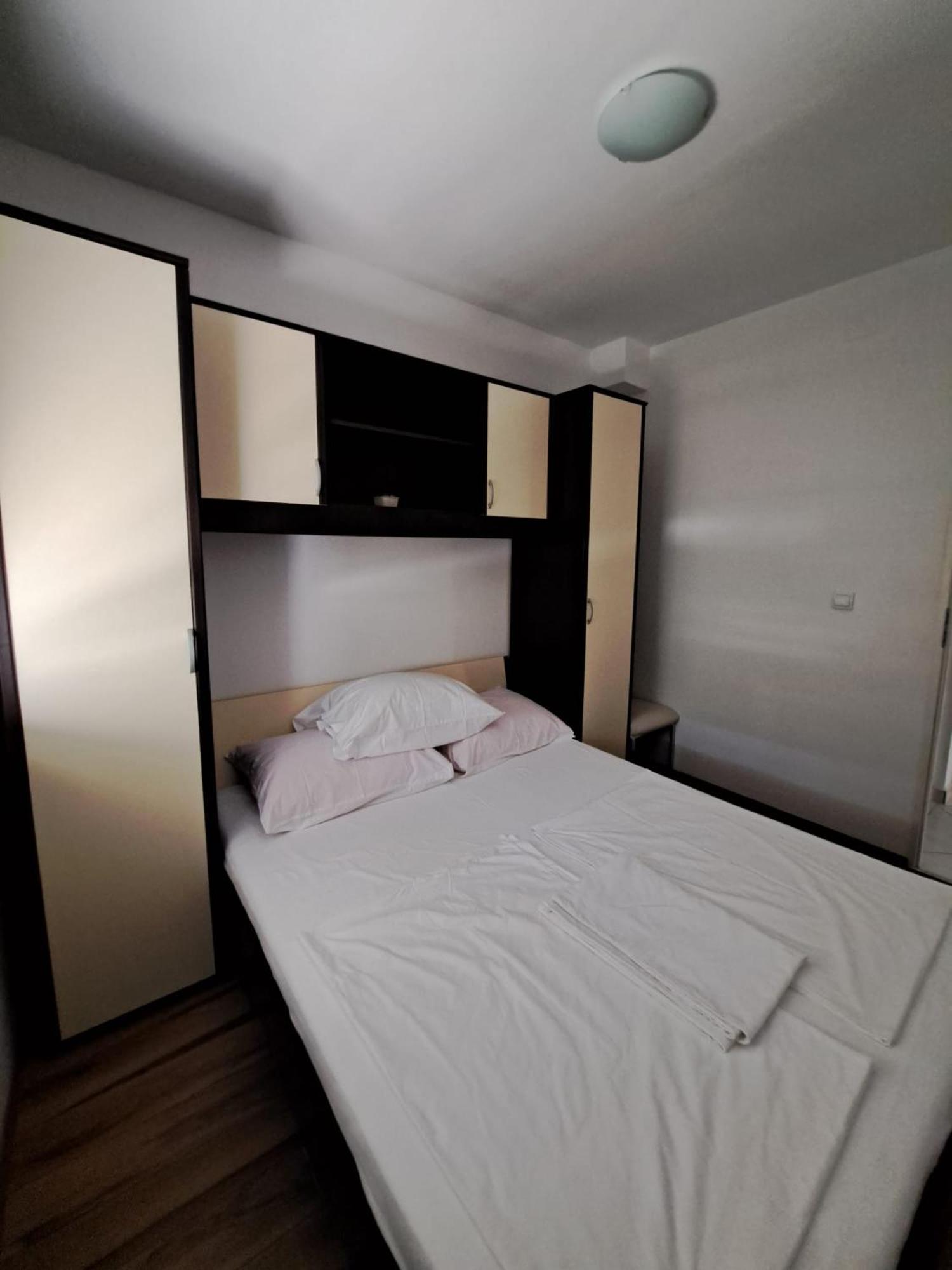 Apartments Maretic Mandre Ngoại thất bức ảnh