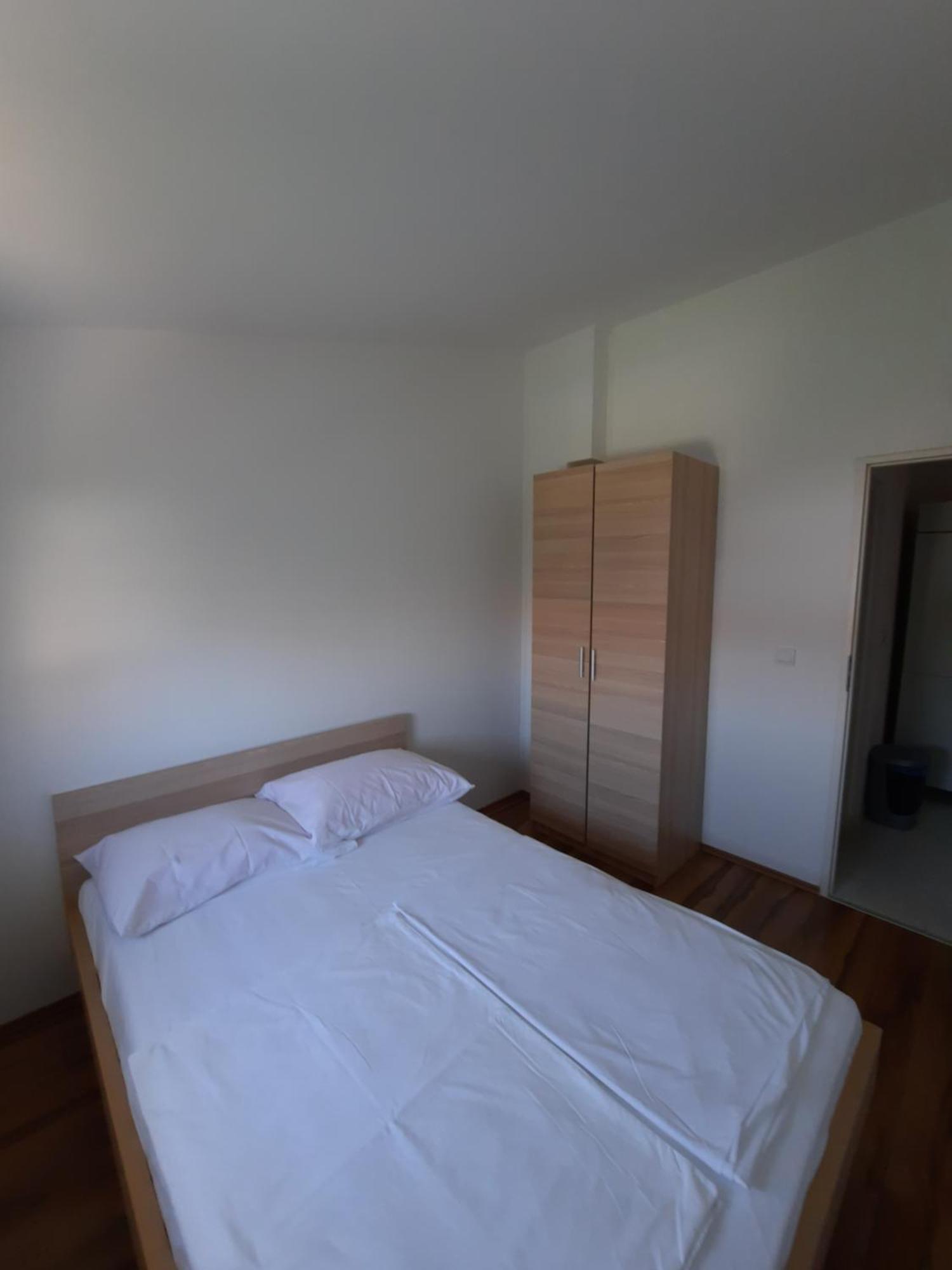 Apartments Maretic Mandre Ngoại thất bức ảnh